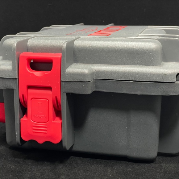 Invicta Trinite Limited Edition His and Hers Watches with Dive Case Like New - Picture 8 of 10